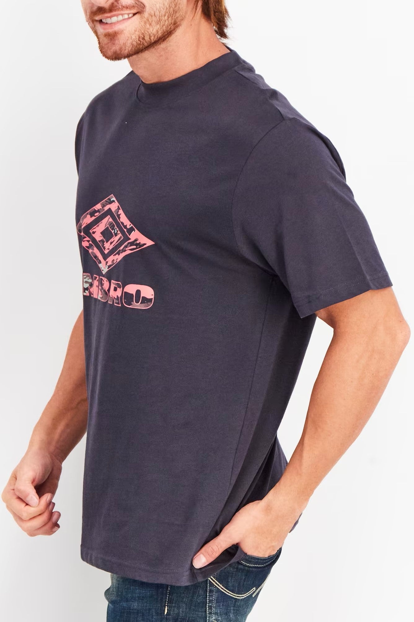 Umbro, Men Sportswear Fit Short Sleeve Training T-Shirt, Black/Pink